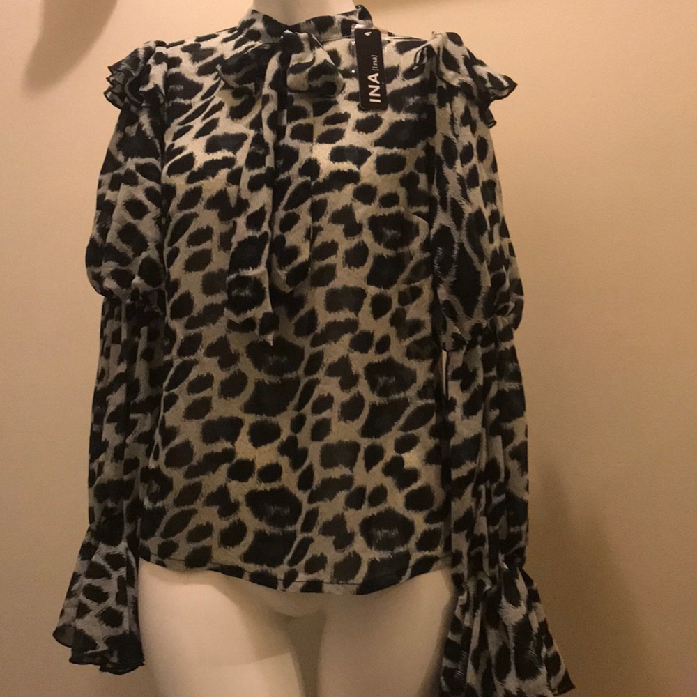Beautiful  animal print long sleeve blouse